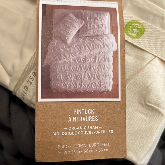 West Elm Organic Pintuck Sham - Picture 4 of 4